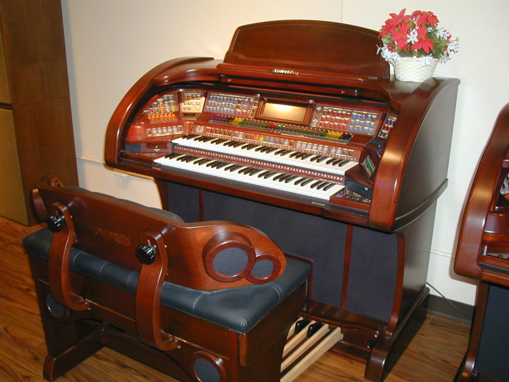 lowrey electric organ model d 500